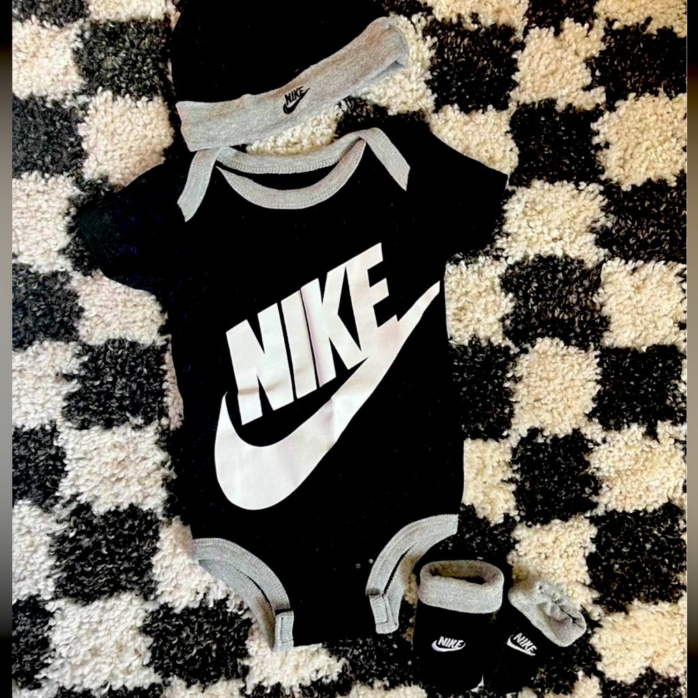 Nike baby set 6-12 months